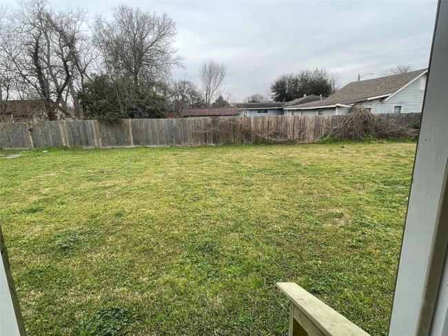 Building Photo - 3942 King St