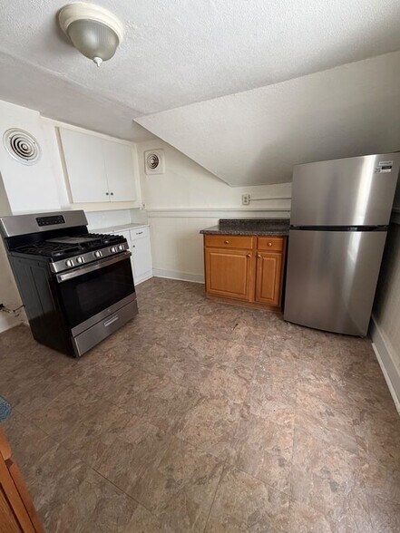 Building Photo - 38 Brookside Ave