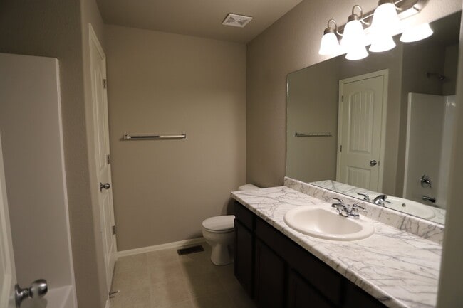 Building Photo - Contemporary, light-filled townhouse available for lease!