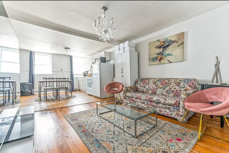 Building Photo - 600 2nd Ave