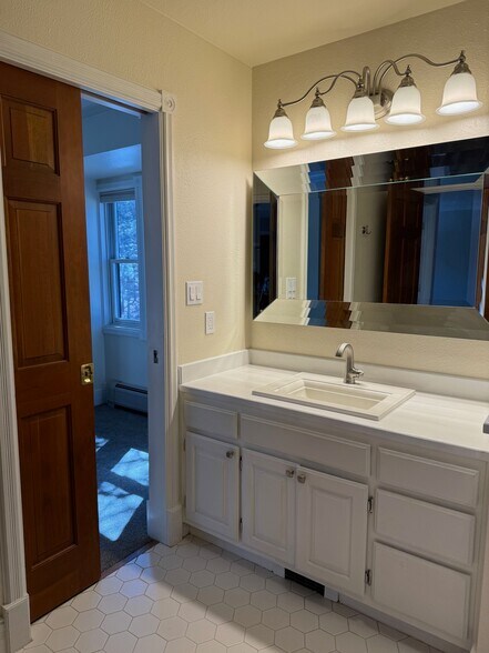 Building Photo - 281 Silver Queen S