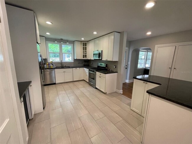 Building Photo - 1403 NW 9th Ave