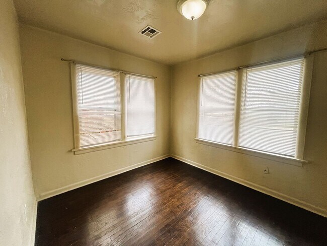 Building Photo - 1033 SW 63rd St