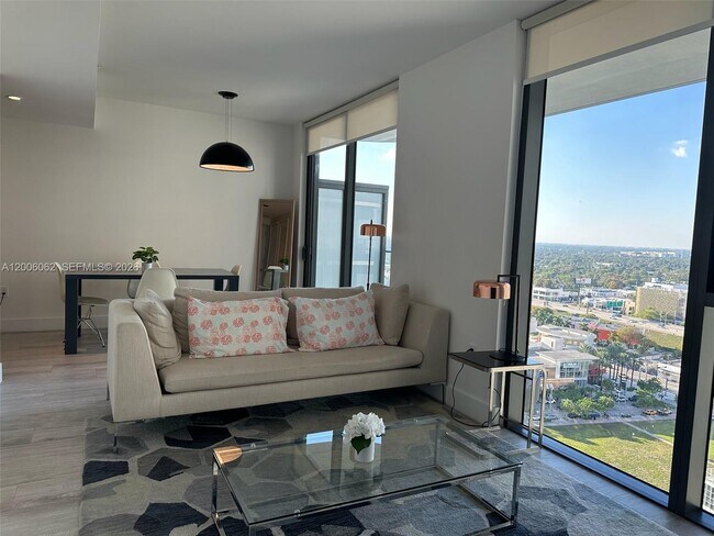 Building Photo - 121 NE 34th St