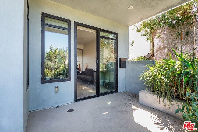 Building Photo - 581 Agate St