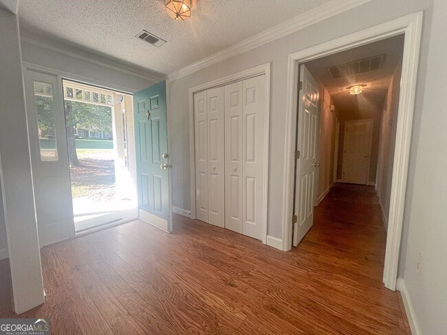 Building Photo - 500 Holly Dr