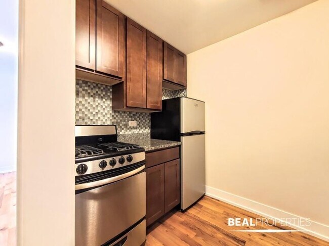 Building Photo - 0 bedroom in CHICAGO IL 60614