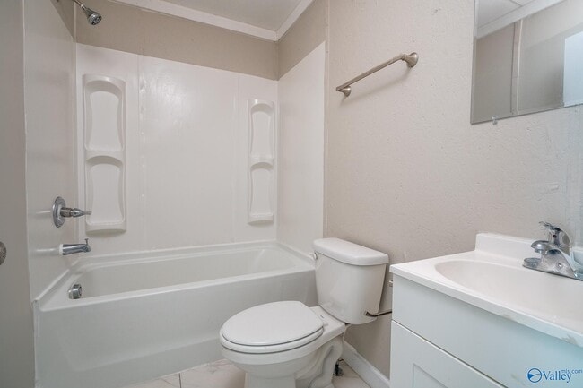 Building Photo - 2208 Old Gurley Pike