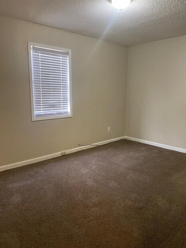 Building Photo - 721 Elizabeth Dr