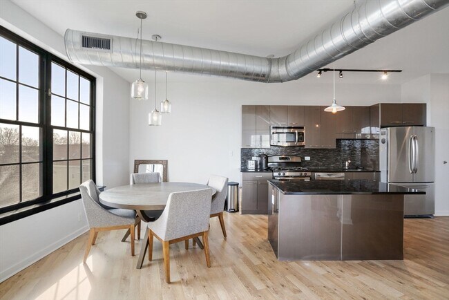 Building Photo - 944 Dorchester Ave