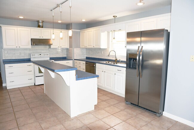 Building Photo - 16200 South Ave