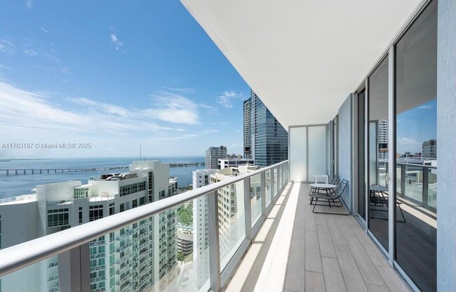 Building Photo - 1300 Brickell Bay Dr