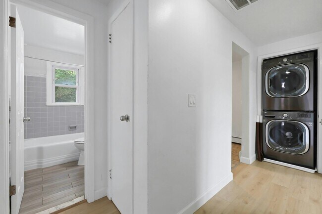 Building Photo - 130 Mt Vernon St