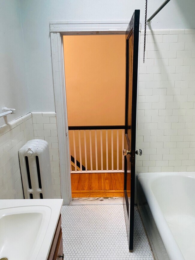 Building Photo - 882 Corinthian Ave