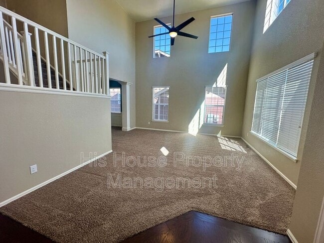 Building Photo - 2122 Longfin Ct