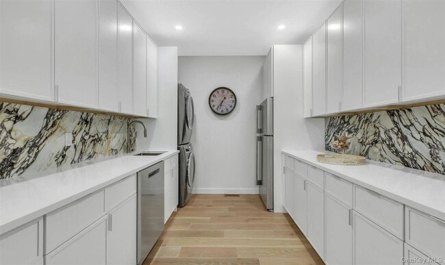 Building Photo - 10 Hampton St