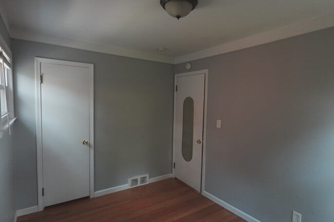 Building Photo - 256 Brentwood St