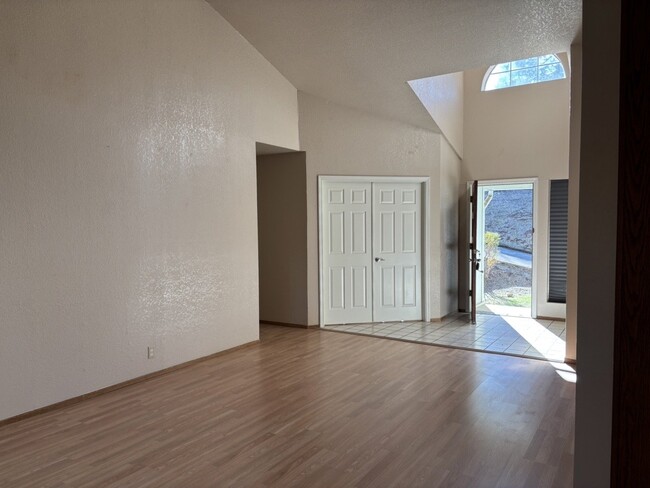 Building Photo - Cozy home in the heart of Cameron Park!