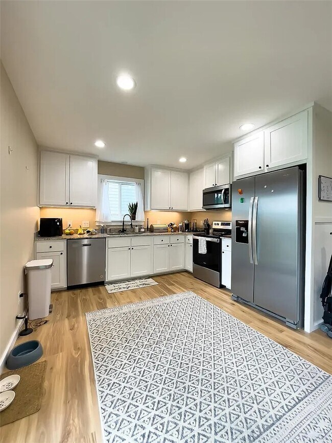 Building Photo - 558 Highland Ave