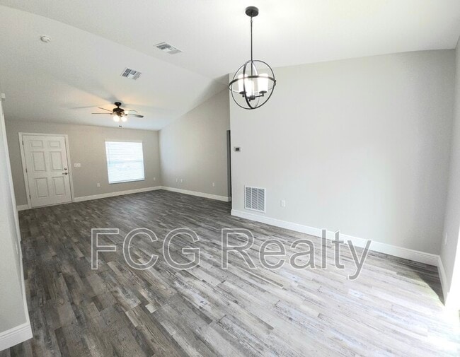 Building Photo - 7851 N Jamaica Dr