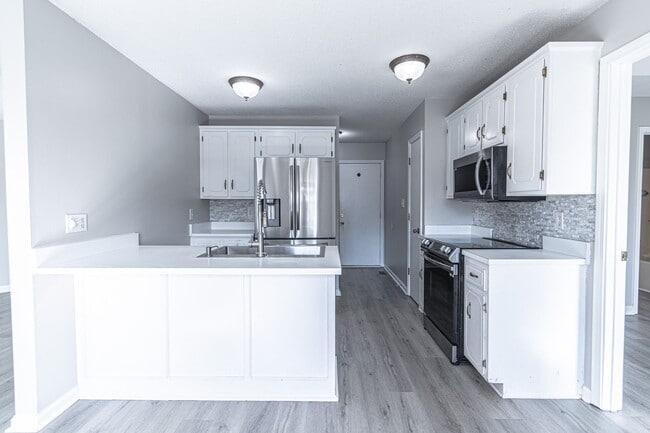 Building Photo - 815 Iris Ln