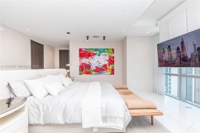 Building Photo - 851 NE 1st Ave