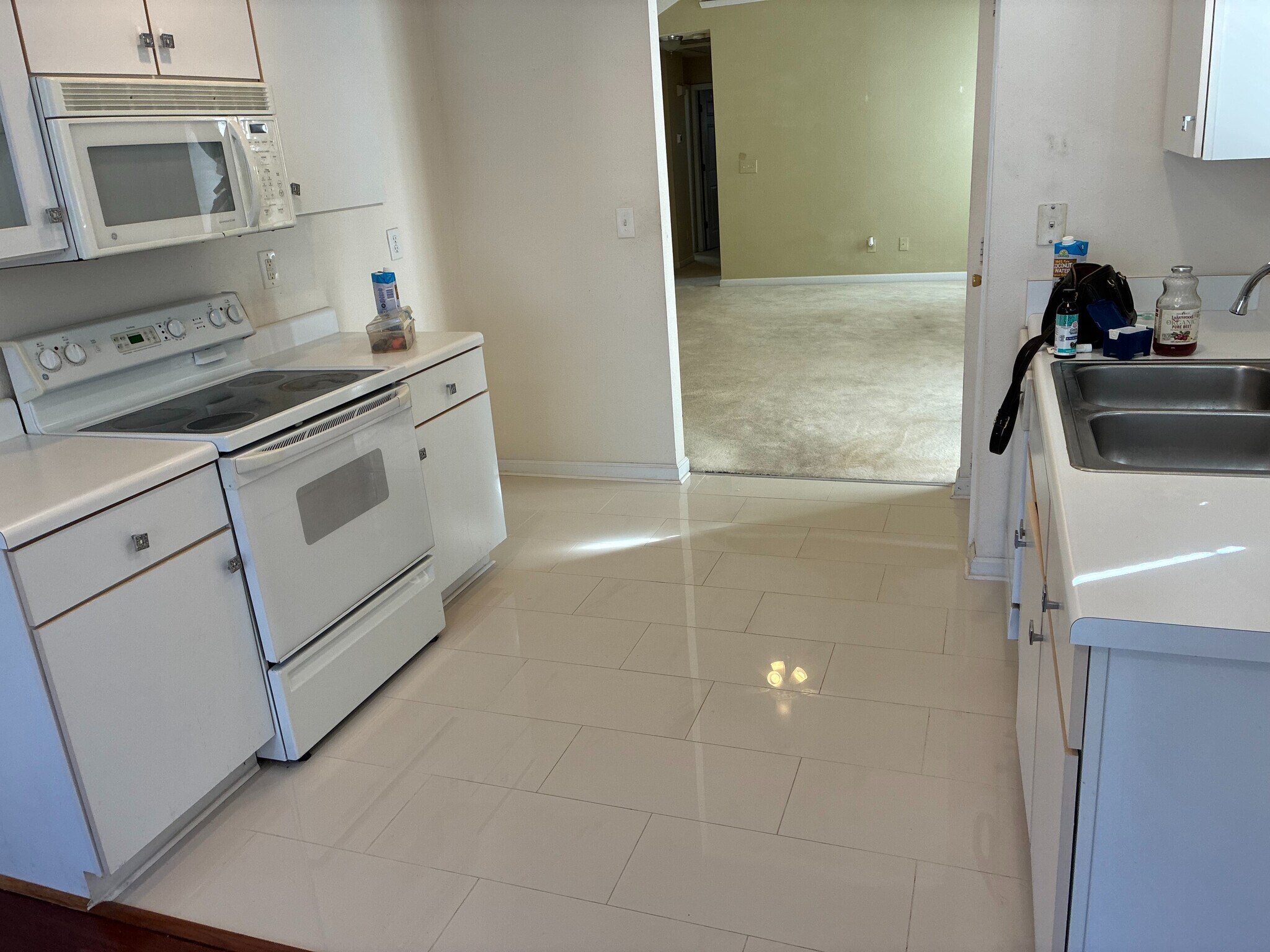 Building Photo - Room in House on Klondike River Rd