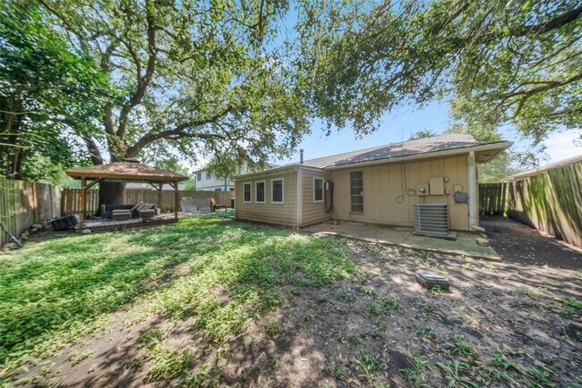 Building Photo - 15738 Tammany Ln