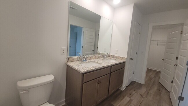 Building Photo - 7589 Discovery Pt Dr NW