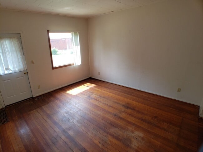 Building Photo - Cute 2 bedroom on main level of Duplex in Owatonna