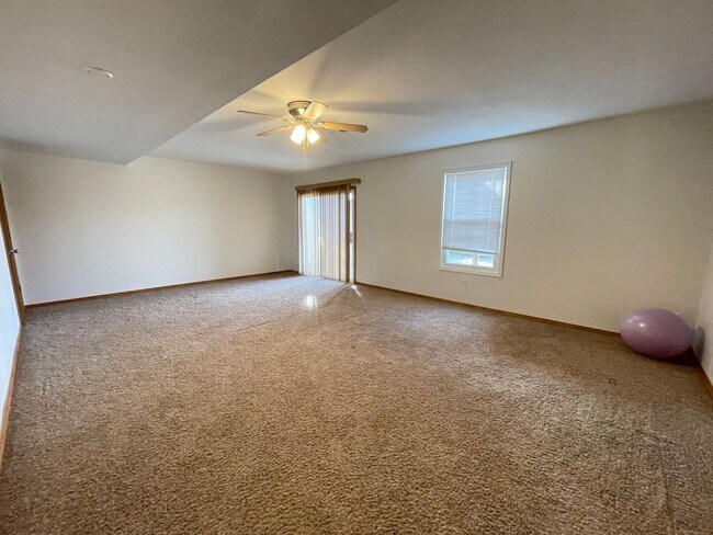 Building Photo - 3253 S Palisades Dr