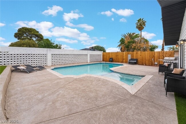 Building Photo - 3992 Chinchilla Ave