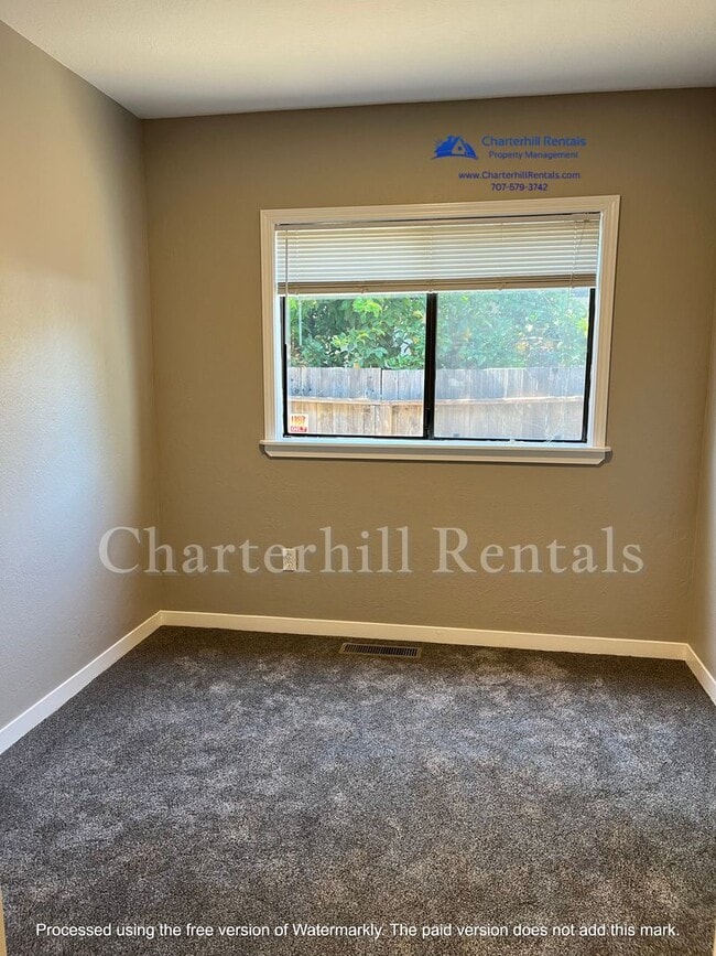 Building Photo - Move in special! Charming, updated home in...