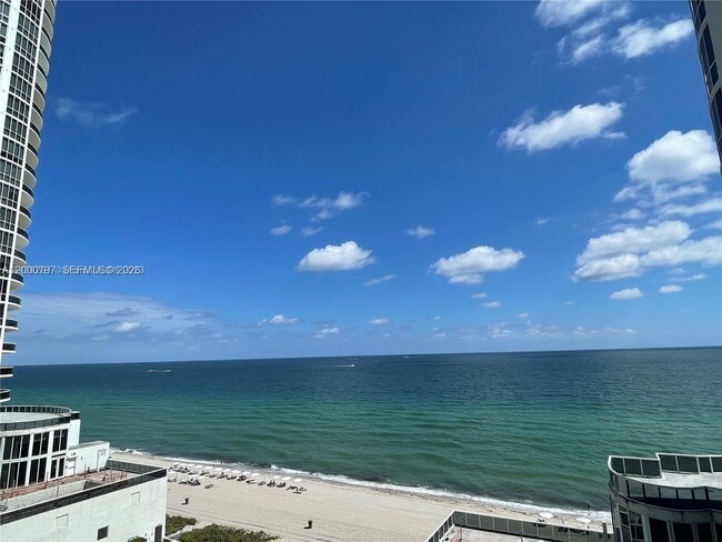 Building Photo - 15811 Collins Ave