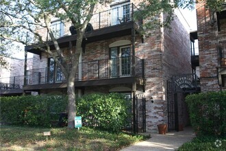 Building Photo - 6501 E Hill Dr