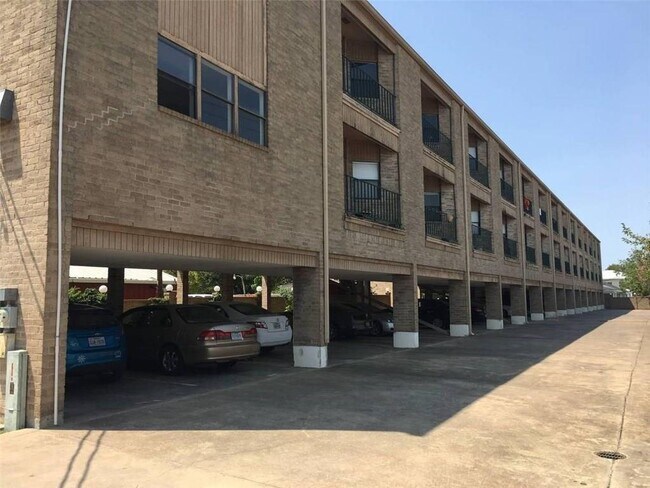 Primary Photo - 3316 Guadalupe St