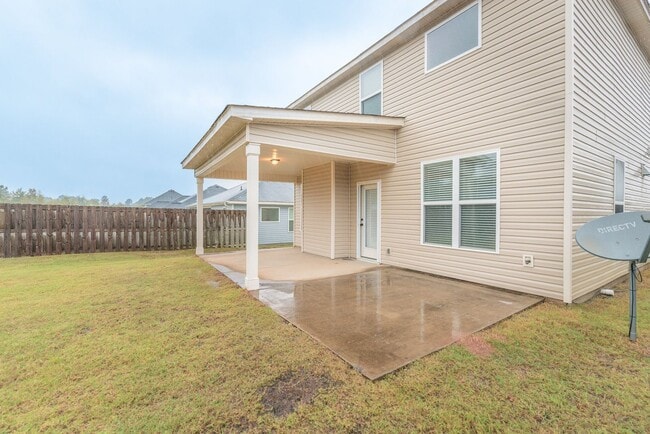 Building Photo - Beautiful and spacious 2 Story in Summerto...