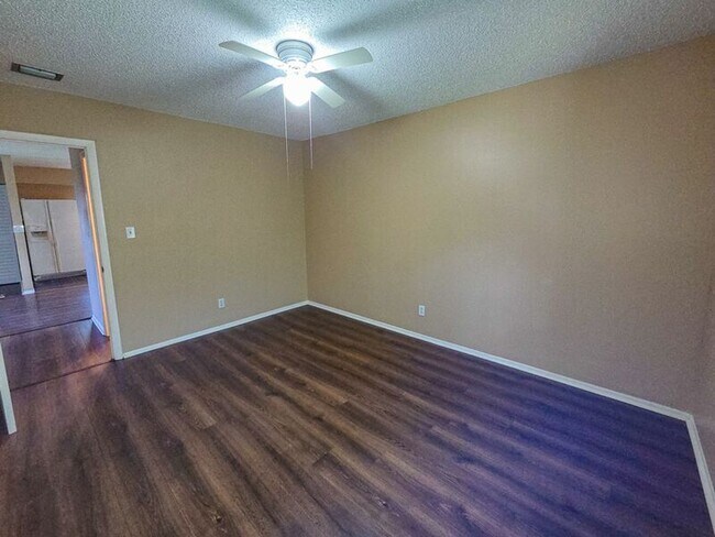 Building Photo - 152 Springwood Cir
