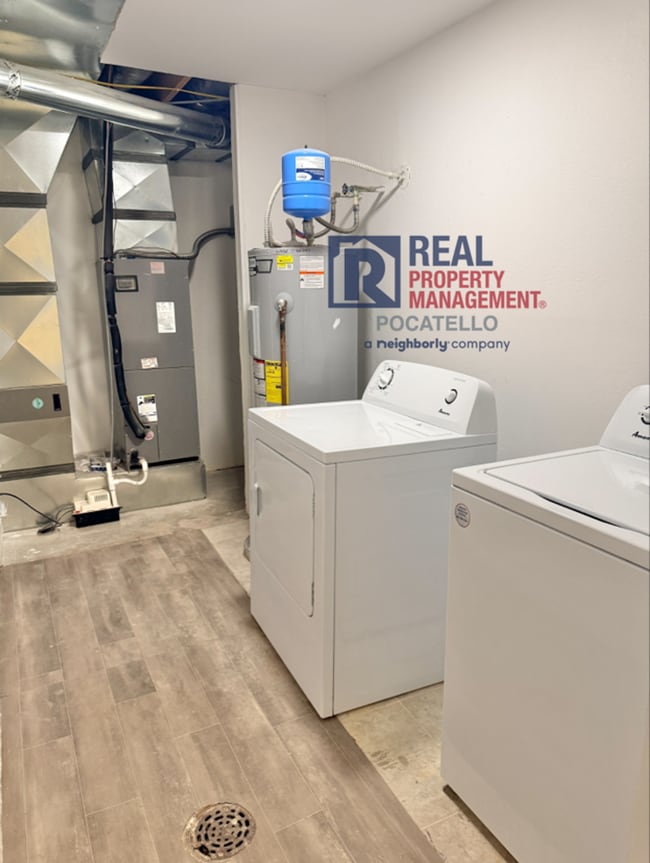 Building Photo - 2377 Gail Dr.