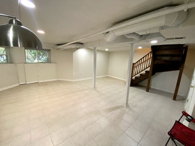 Building Photo - 5339 N Winthrop Ave