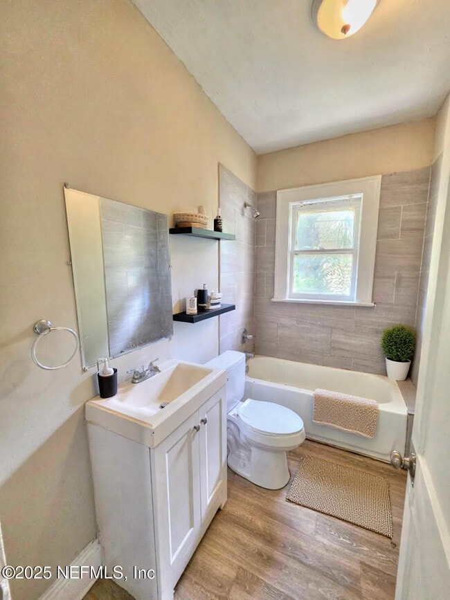 Building Photo - 213 W 24th St