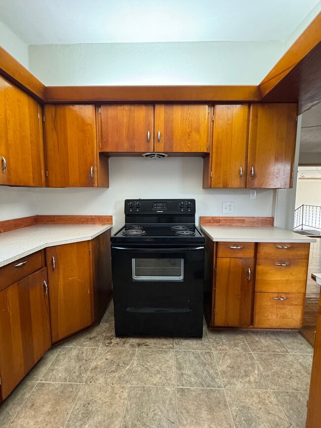 Building Photo - 3907 NW Denver- AVAILABLE NOW!!