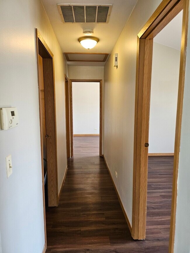 Building Photo - 640 Le Parc Cir