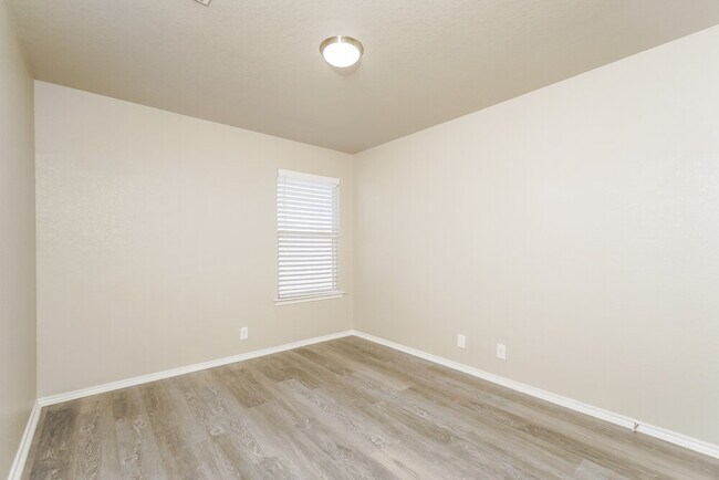 Building Photo - 110 Golden Wren