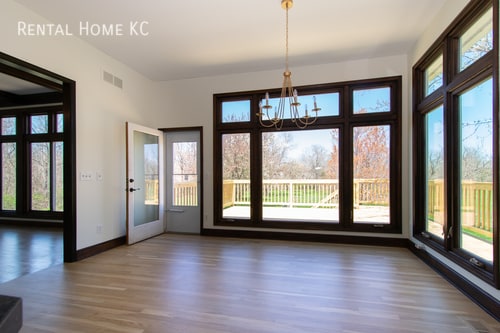 Building Photo - Large 1.5 Story luxury home on 2.5 acres  ...