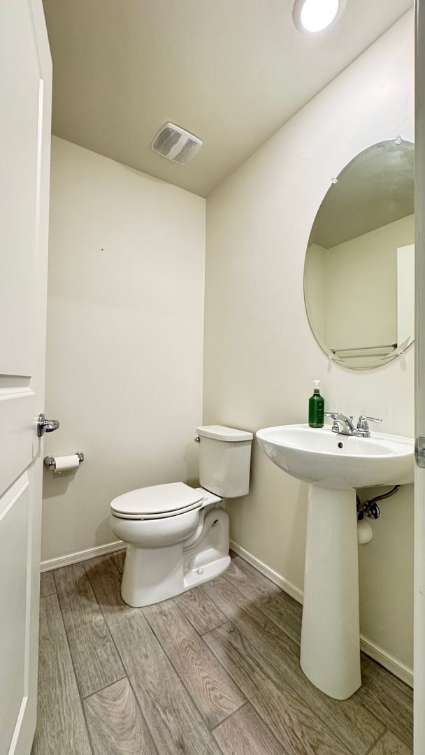 Building Photo - North Central (Mountain and Prince)  2 story, 3 bed, 2.5 bath home with 2 car garage!