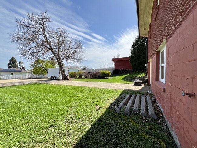 Building Photo - 3170 Asbury Rd