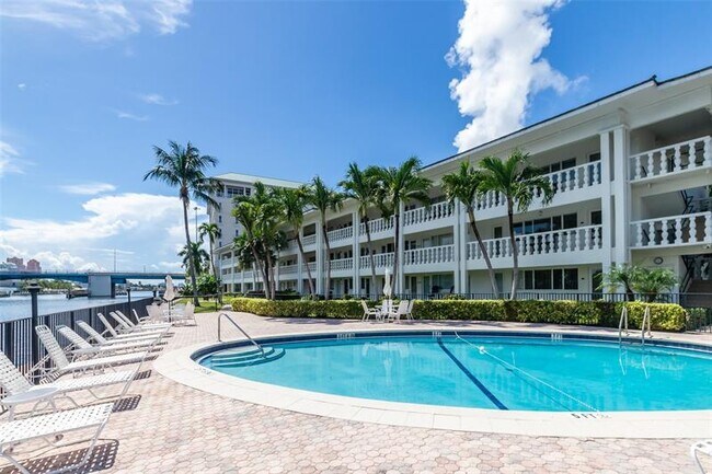 Building Photo - 2881 NE 32nd St