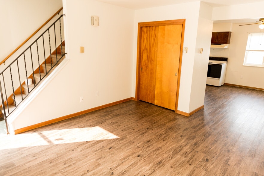 Primary Photo - 1 Fincher Ln