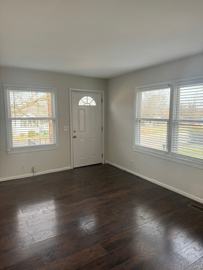 Building Photo - 2909 Clifton Ave